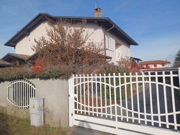 casa indipendente in vendita ad Inveruno