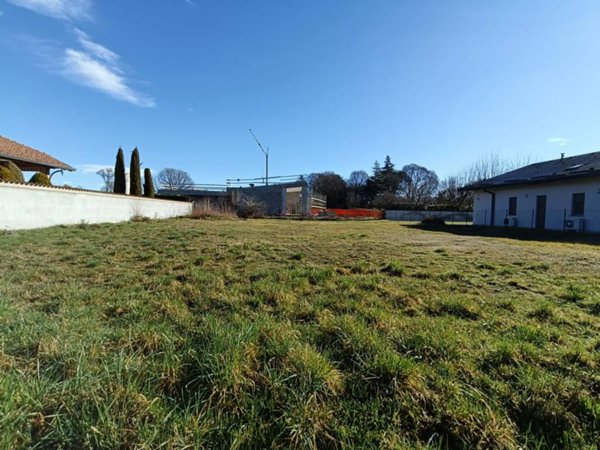 terreno edificabile in vendita ad Inveruno