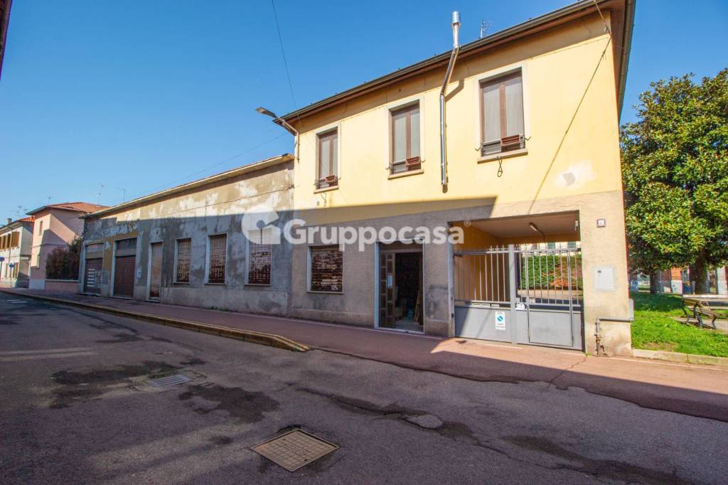 negozio in vendita ad Inveruno in zona Furato