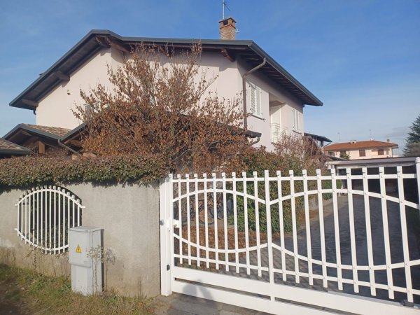 casa indipendente in vendita ad Inveruno