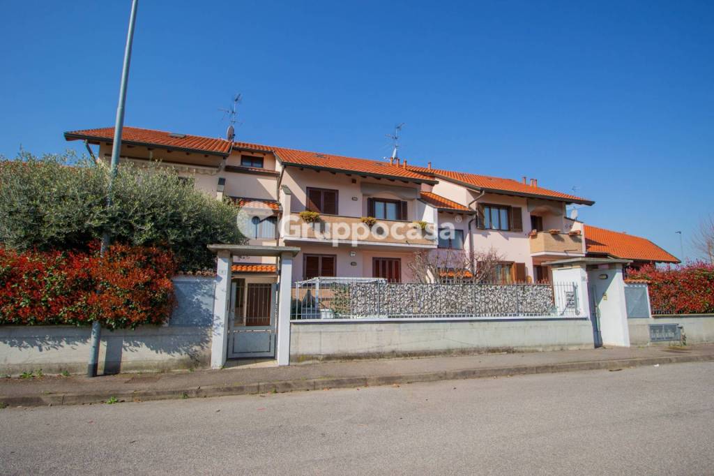 appartamento in vendita ad Inveruno in zona Furato