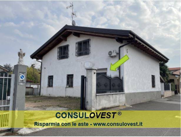 casa indipendente in vendita ad Inveruno in zona Furato