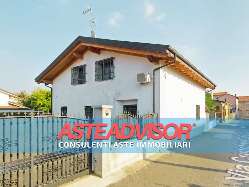 casa indipendente in vendita ad Inveruno in zona Furato