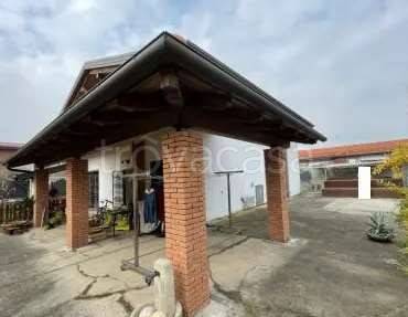 casa indipendente in vendita ad Inveruno in zona Furato