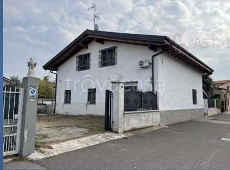 appartamento in vendita ad Inveruno in zona Furato