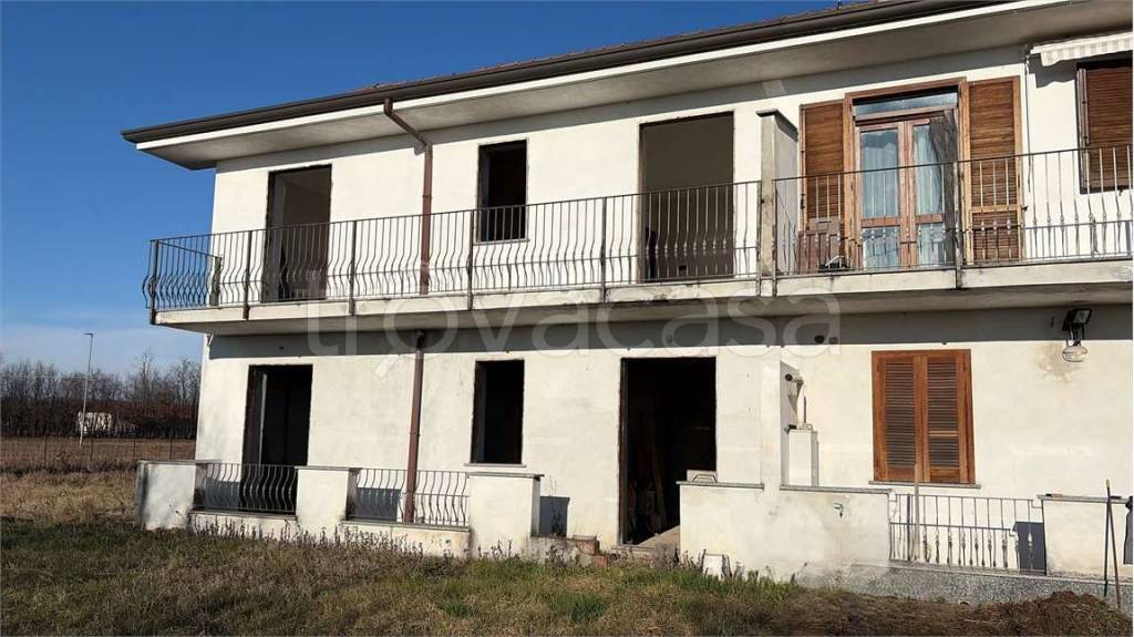casa indipendente in vendita ad Inveruno in zona Furato