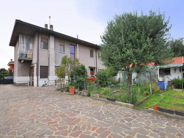 casa indipendente in vendita ad Inveruno