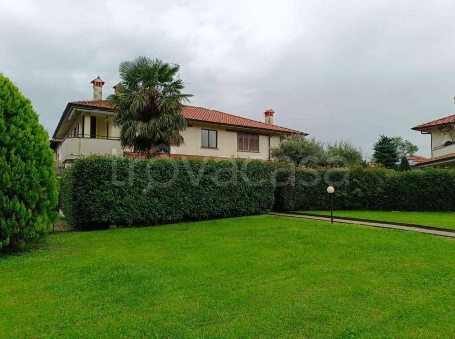 appartamento in vendita ad Inveruno in zona Furato