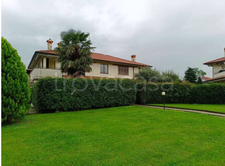 appartamento in vendita ad Inveruno in zona Furato