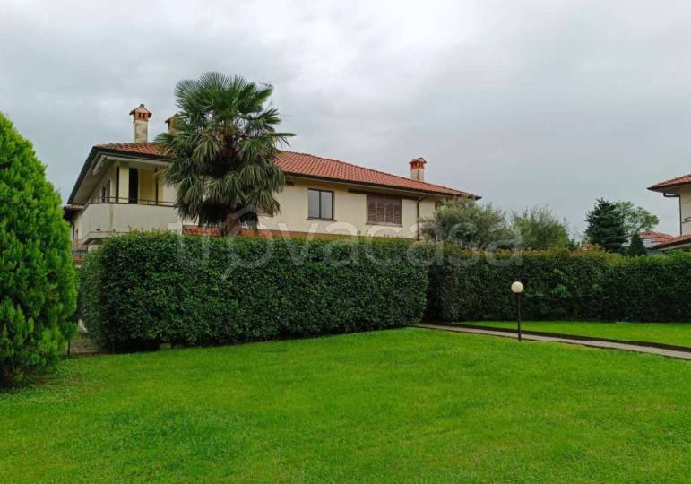 appartamento in vendita ad Inveruno in zona Furato