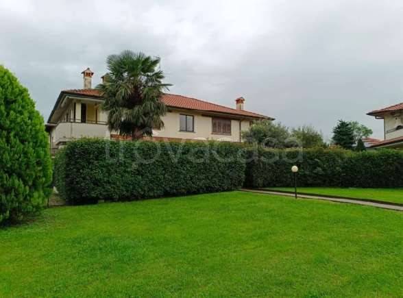 appartamento in vendita ad Inveruno in zona Furato