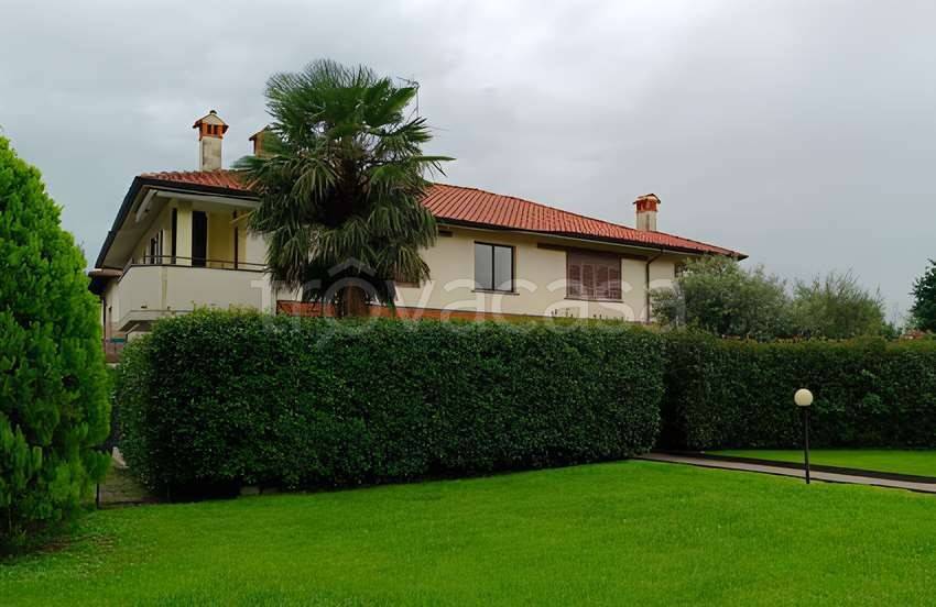 appartamento in vendita ad Inveruno in zona Furato