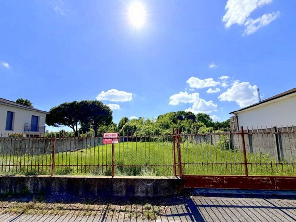 terreno edificabile in vendita ad Inveruno