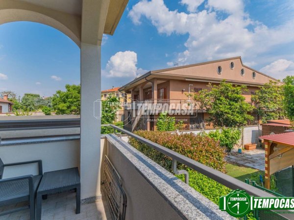 appartamento in vendita ad Inveruno in zona Furato