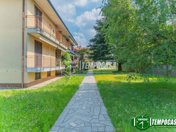 appartamento in vendita ad Inveruno in zona Furato