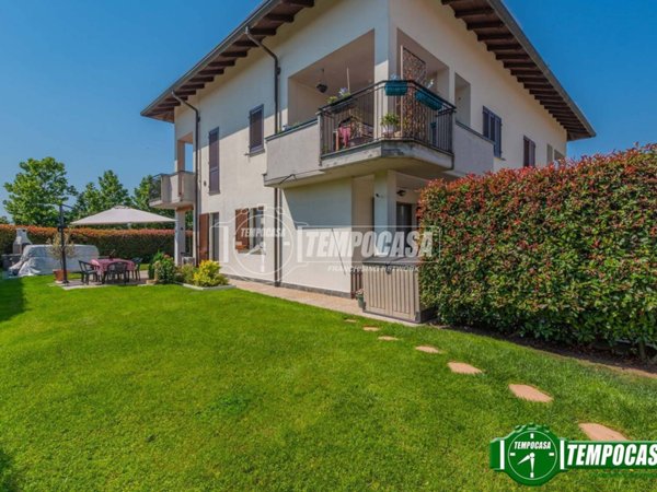 appartamento in vendita ad Inveruno in zona Furato