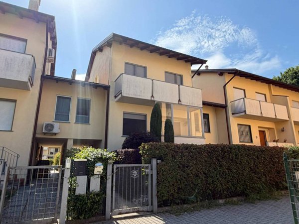 casa indipendente in vendita ad Inveruno