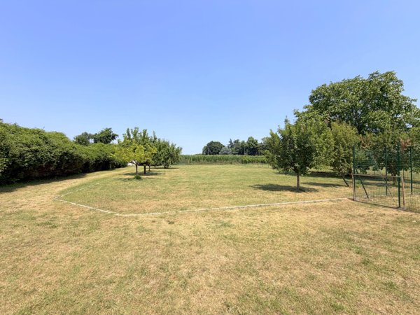 terreno edificabile in vendita ad Inveruno