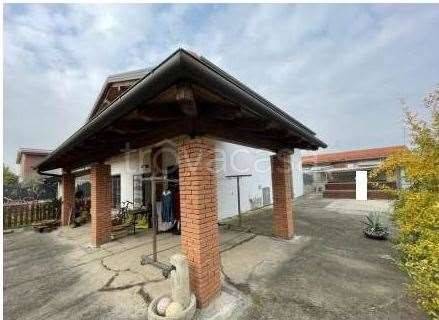casa indipendente in vendita ad Inveruno in zona Furato
