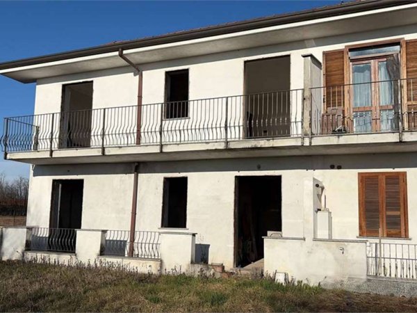 casa indipendente in vendita ad Inveruno in zona Furato