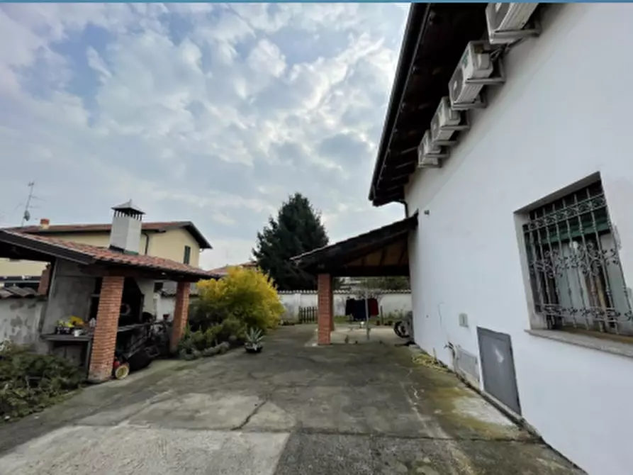 casa indipendente in vendita ad Inveruno in zona Furato
