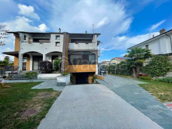casa indipendente in vendita ad Inveruno in zona Furato