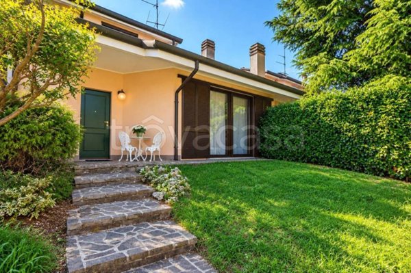 casa indipendente in vendita ad Inveruno in zona Furato