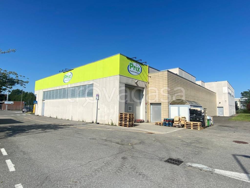 locale commerciale in vendita ad Inzago