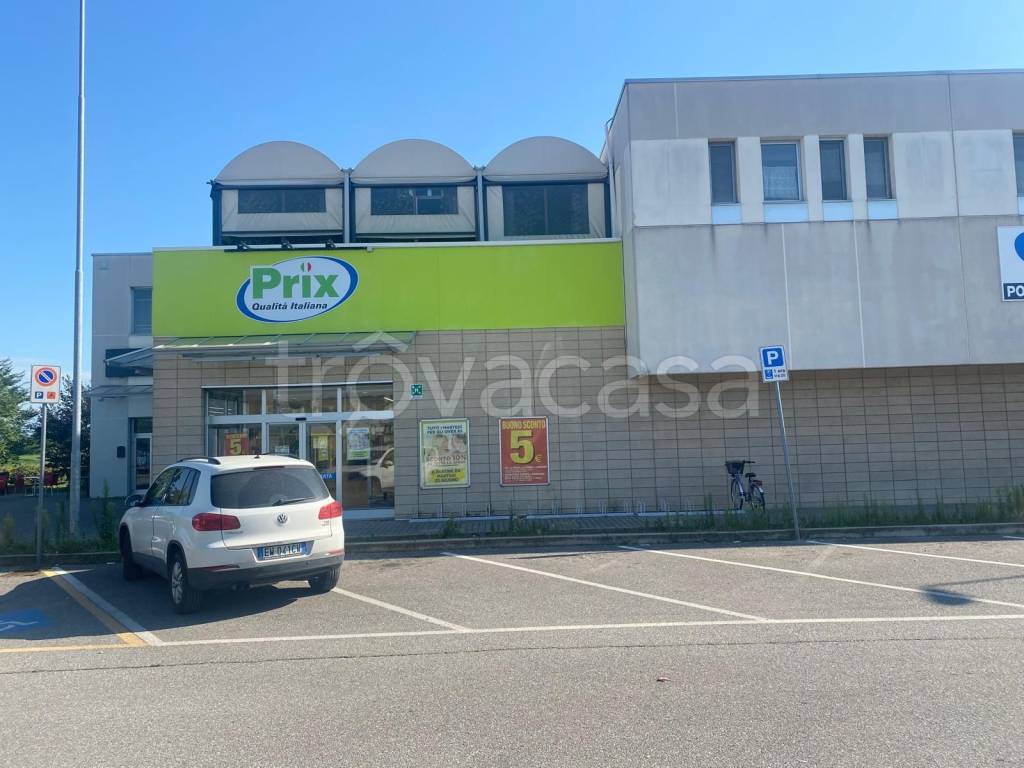 locale commerciale in vendita ad Inzago