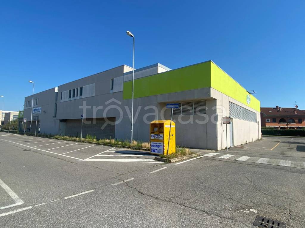 locale commerciale in vendita ad Inzago