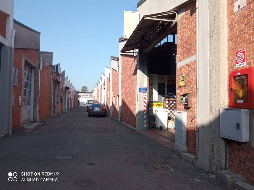 locale commerciale in vendita ad Inzago