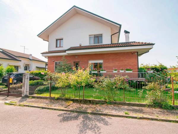casa indipendente in vendita ad Inzago