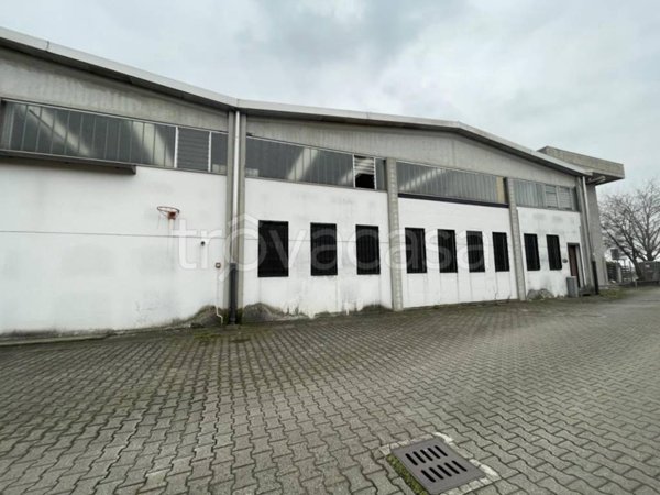 locale commerciale in vendita ad Inzago