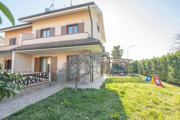 casa indipendente in vendita ad Inzago