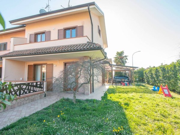 casa indipendente in vendita ad Inzago