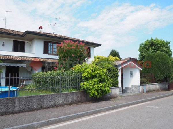 casa indipendente in vendita ad Inzago