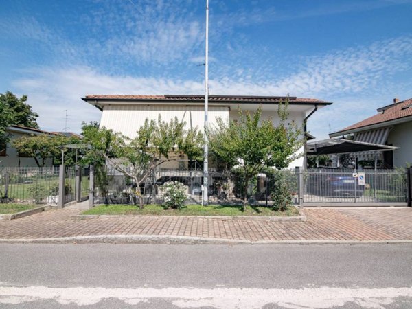 casa indipendente in vendita ad Inzago