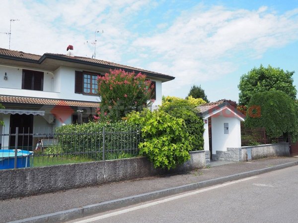 casa indipendente in vendita ad Inzago
