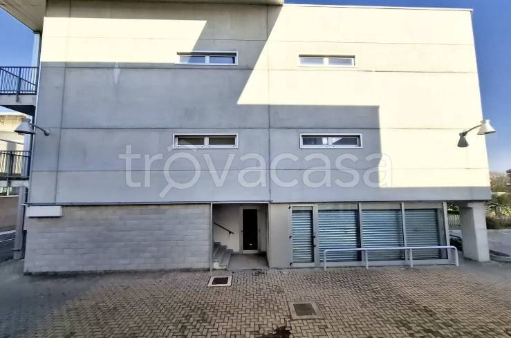 locale commerciale in vendita ad Inzago
