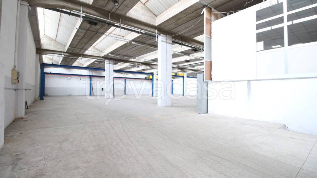 locale commerciale in vendita ad Inzago