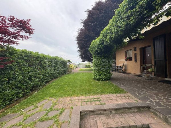 casa indipendente in vendita ad Inzago