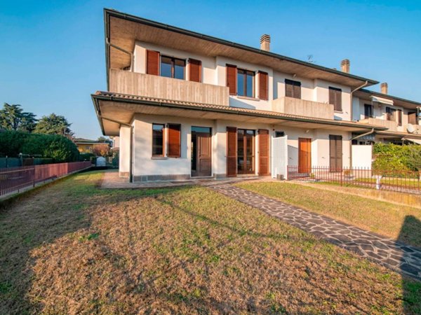 casa indipendente in vendita ad Inzago