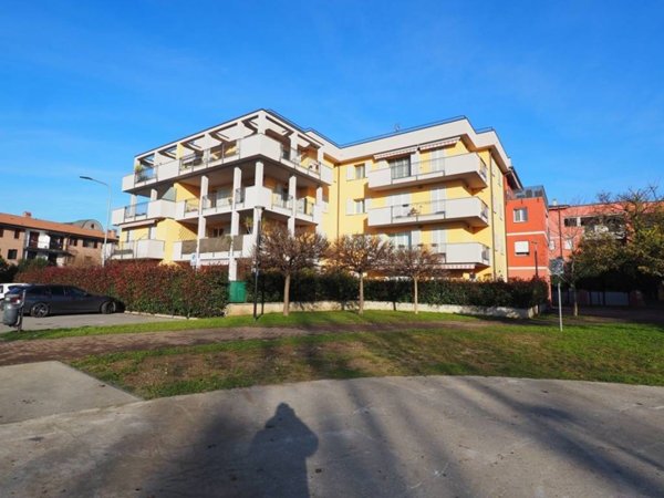 negozio in vendita ad Inzago