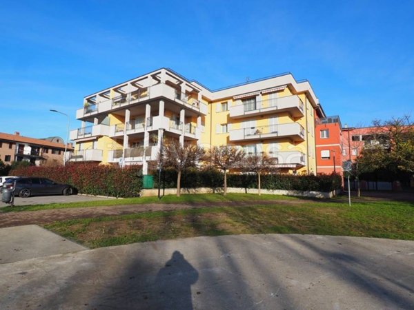 negozio in vendita ad Inzago