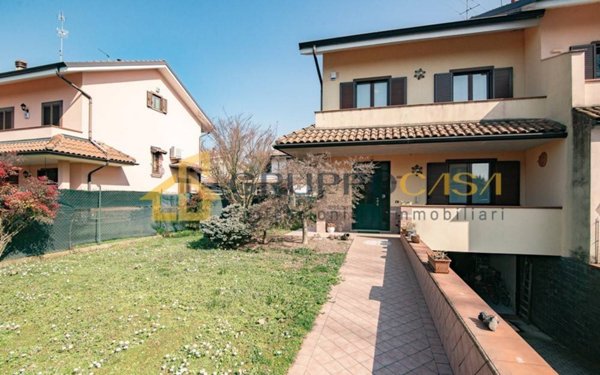 casa indipendente in vendita ad Inzago