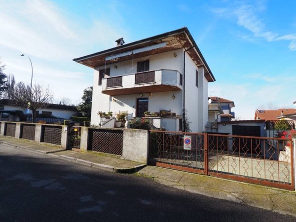 casa indipendente in vendita ad Inzago