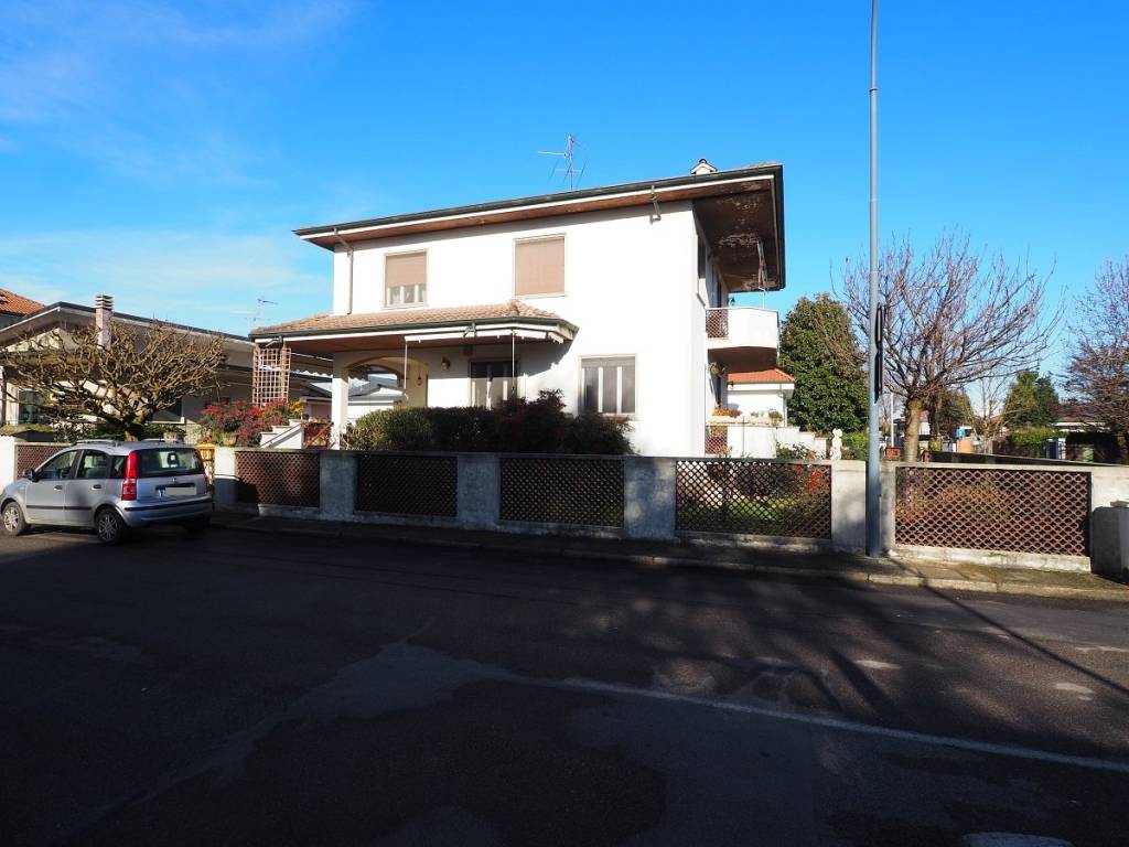 casa indipendente in vendita ad Inzago