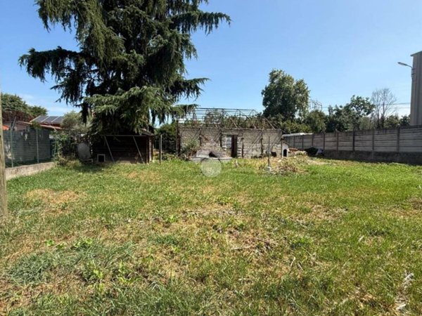 terreno edificabile in vendita ad Inzago