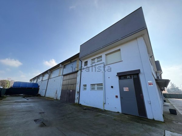 locale commerciale in vendita ad Inzago