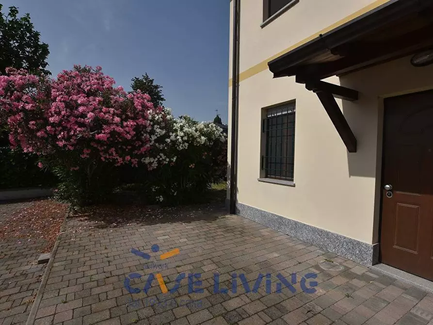 casa indipendente in vendita a Lacchiarella in zona Mettone